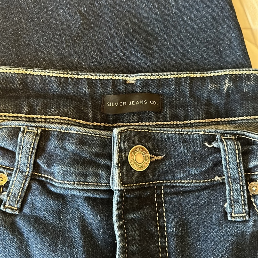 Woman’s SUKI Bootcut Jean by Silver. - Picture 3 of 6